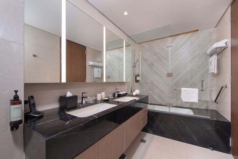 غرفة ديلوكس بسريرين منفصلين وسريرين كينج بـ3 غرف نوم، Somerset Central Salcedo Makati 7/8