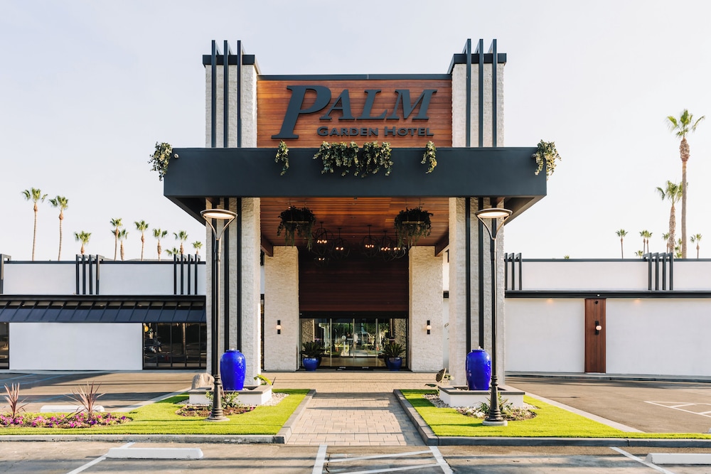 The Palm Garden Hotel 8/72