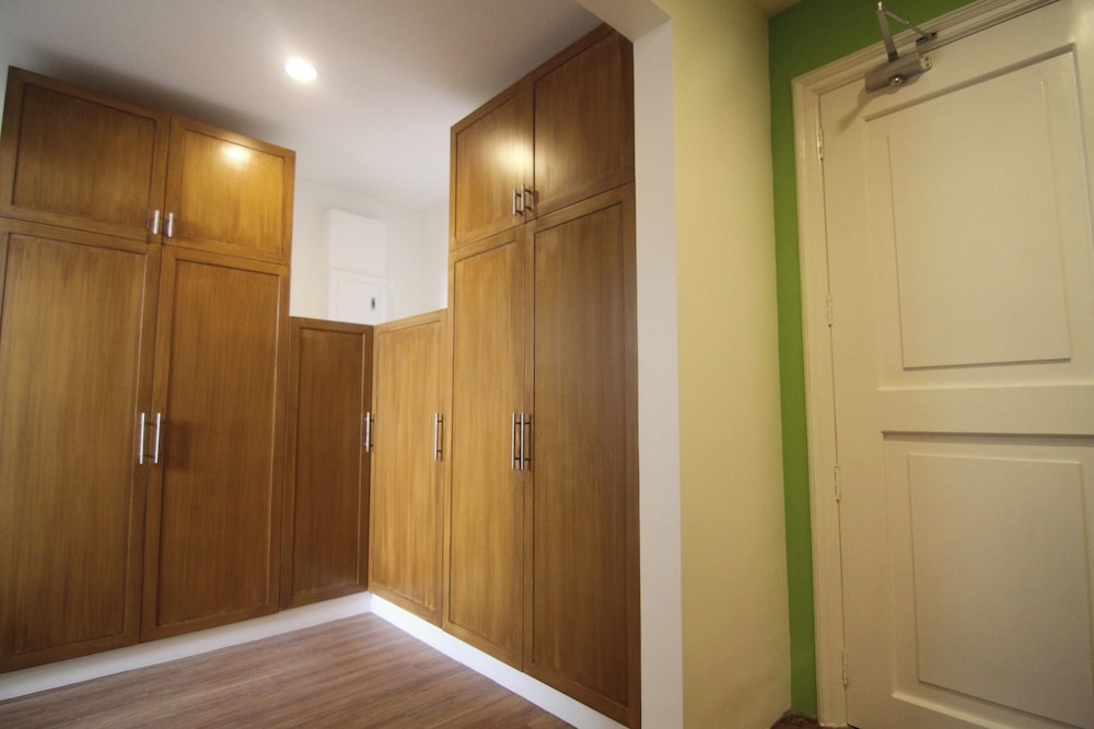 Bryan Condominium Suites 55/66
