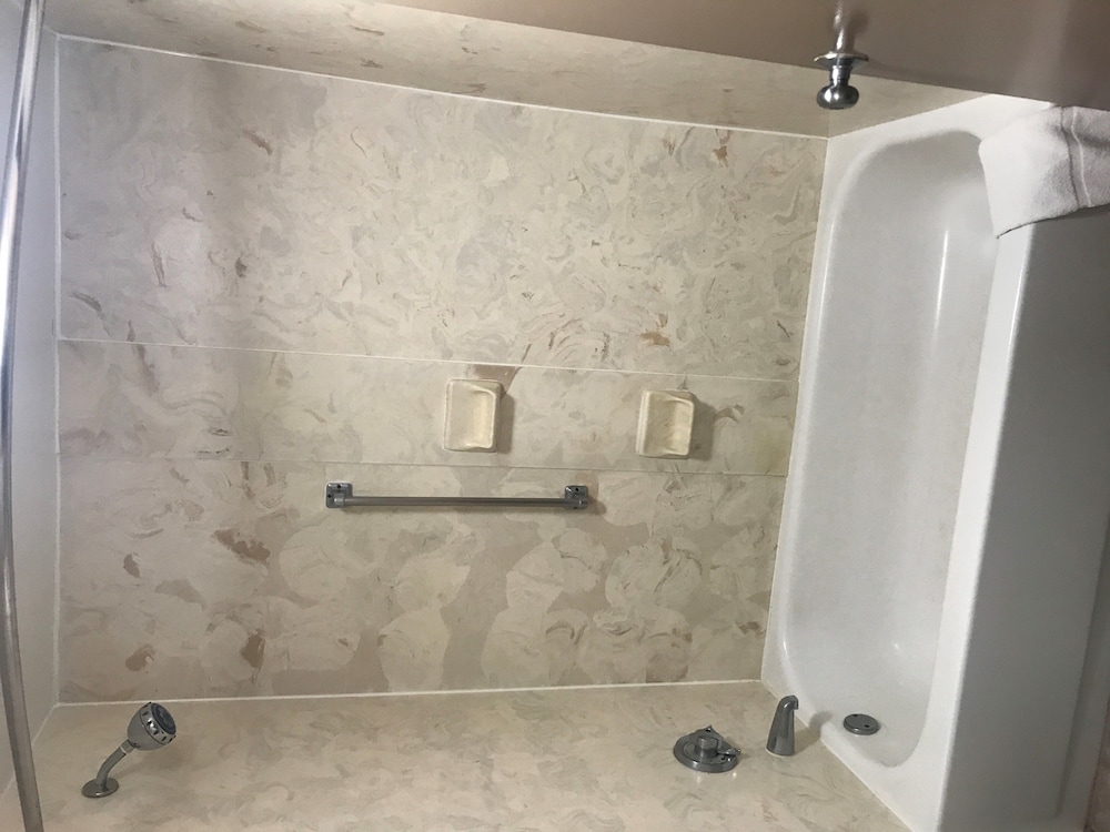 Quality Inn Savannah I 95 18/41