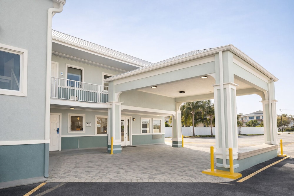 Destin Inn And Suites 53/57