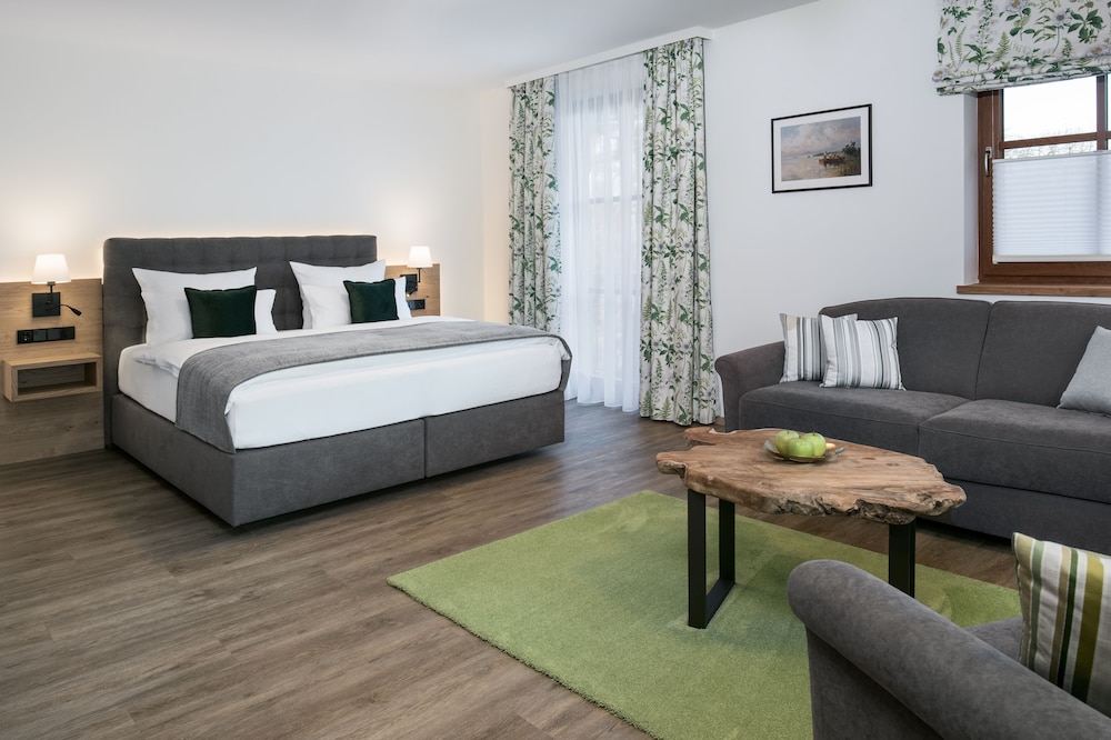 Grand, Josef, King Bed, Sofa