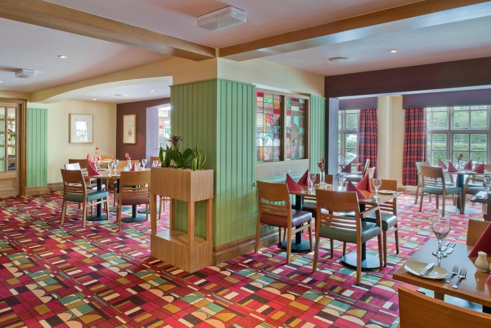 Airport Inn Manchester Hotel and Spa 59/71