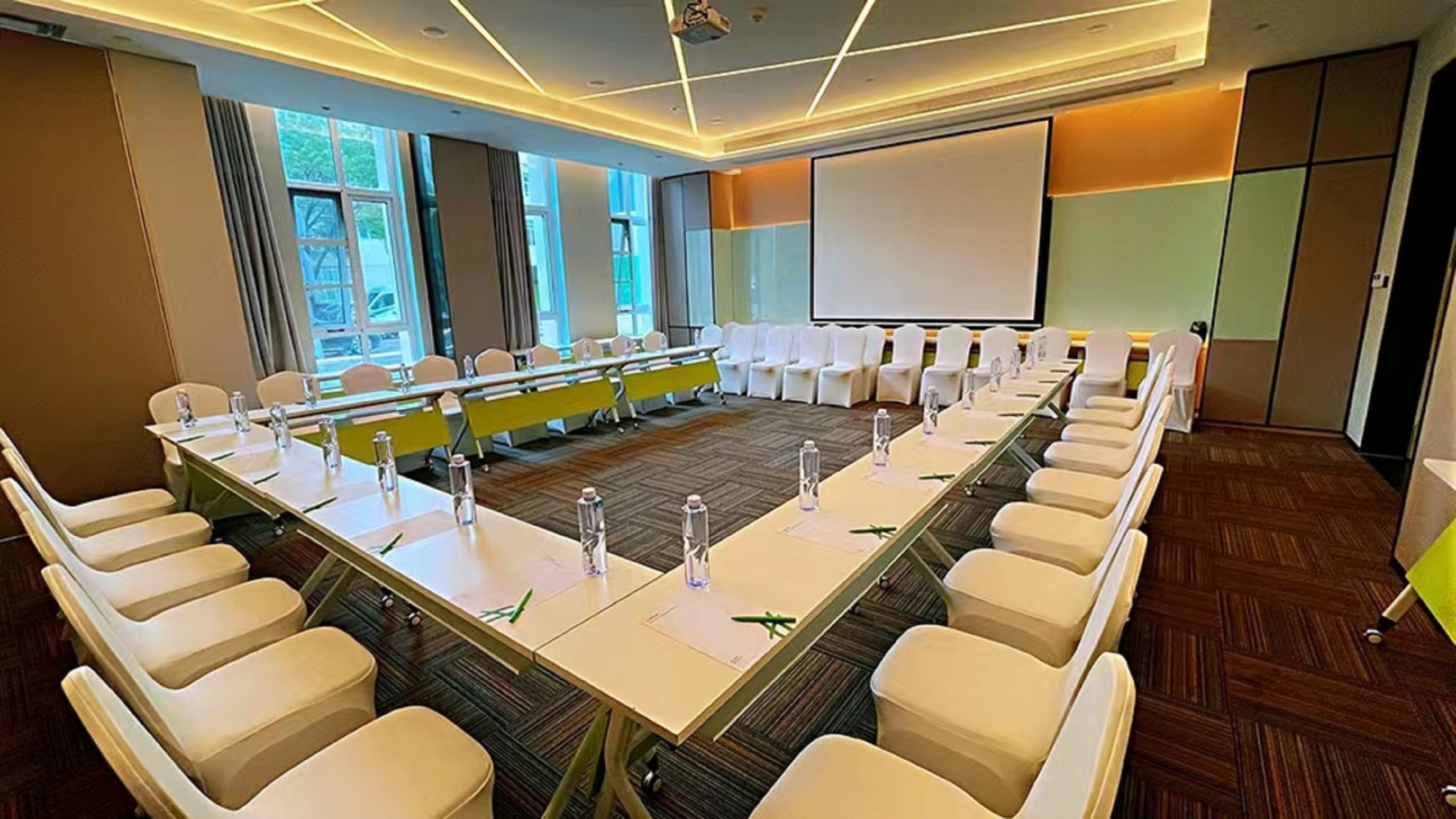 Holiday Inn Shanghai Dishui Lake 35/50
