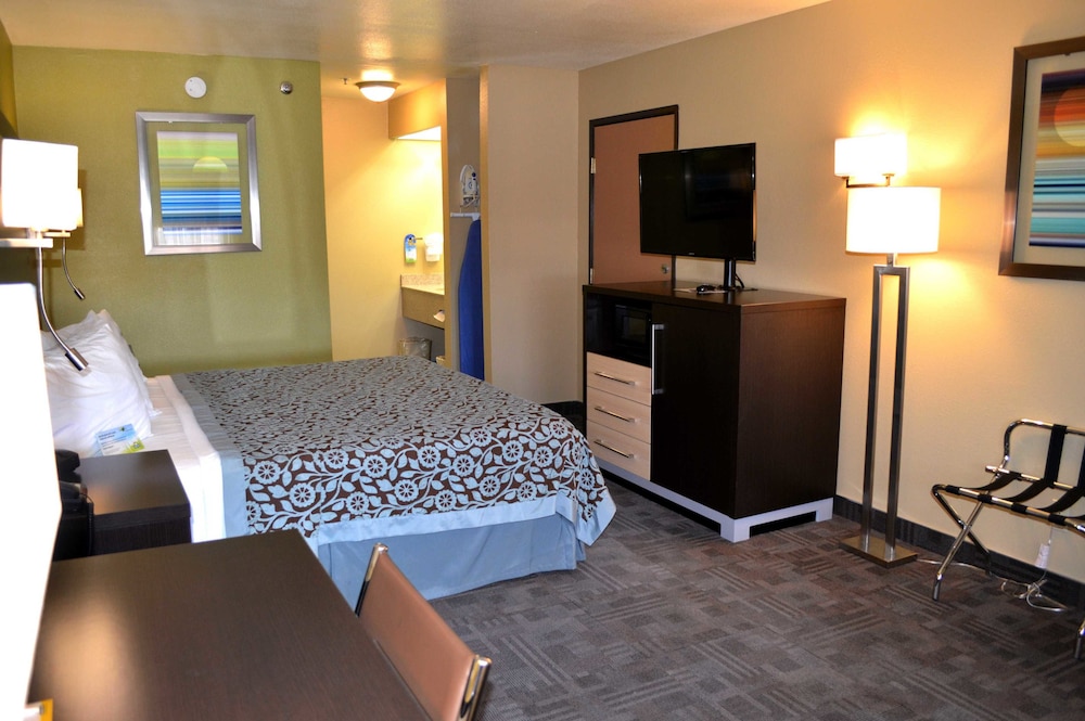 Days Inn By Wyndham Carlsbad Nm 22/65