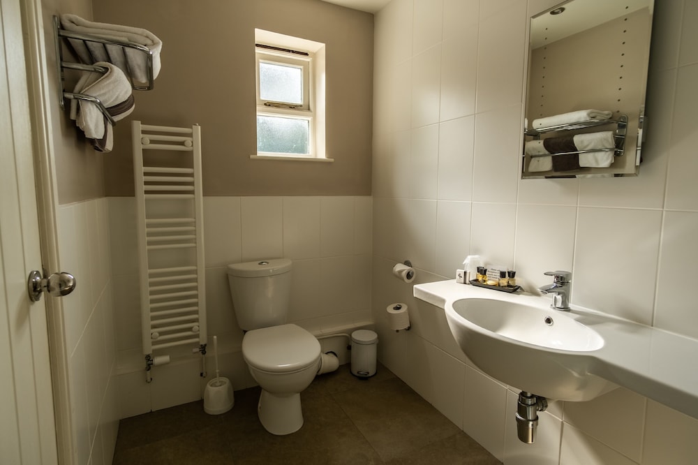 Donington Park Farmhouse Hotel 46/48
