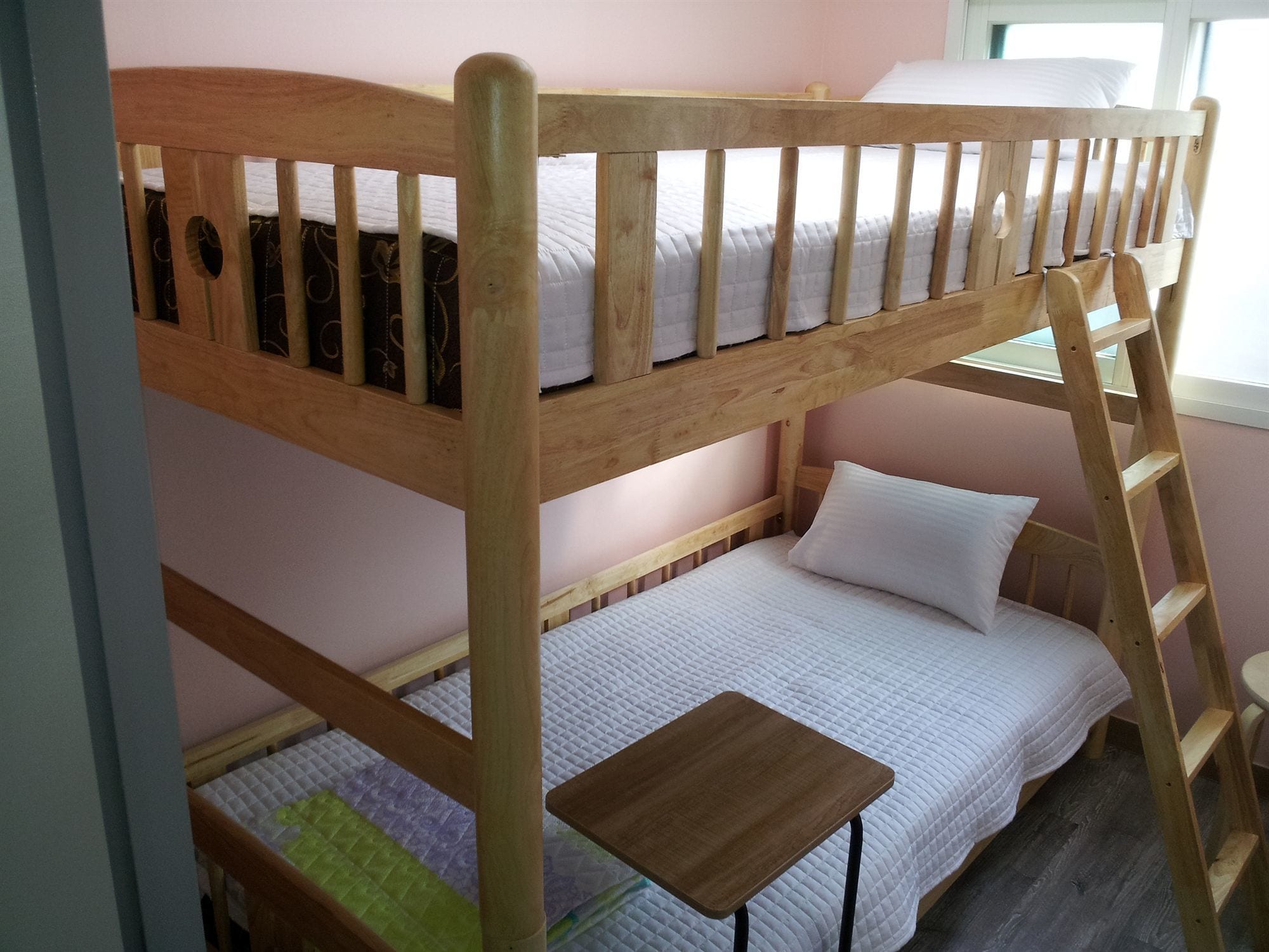 ECONOMY, TWIN BEDS