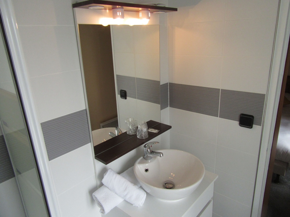 Sorti P Tit Dej Hotel Saintes 49/50