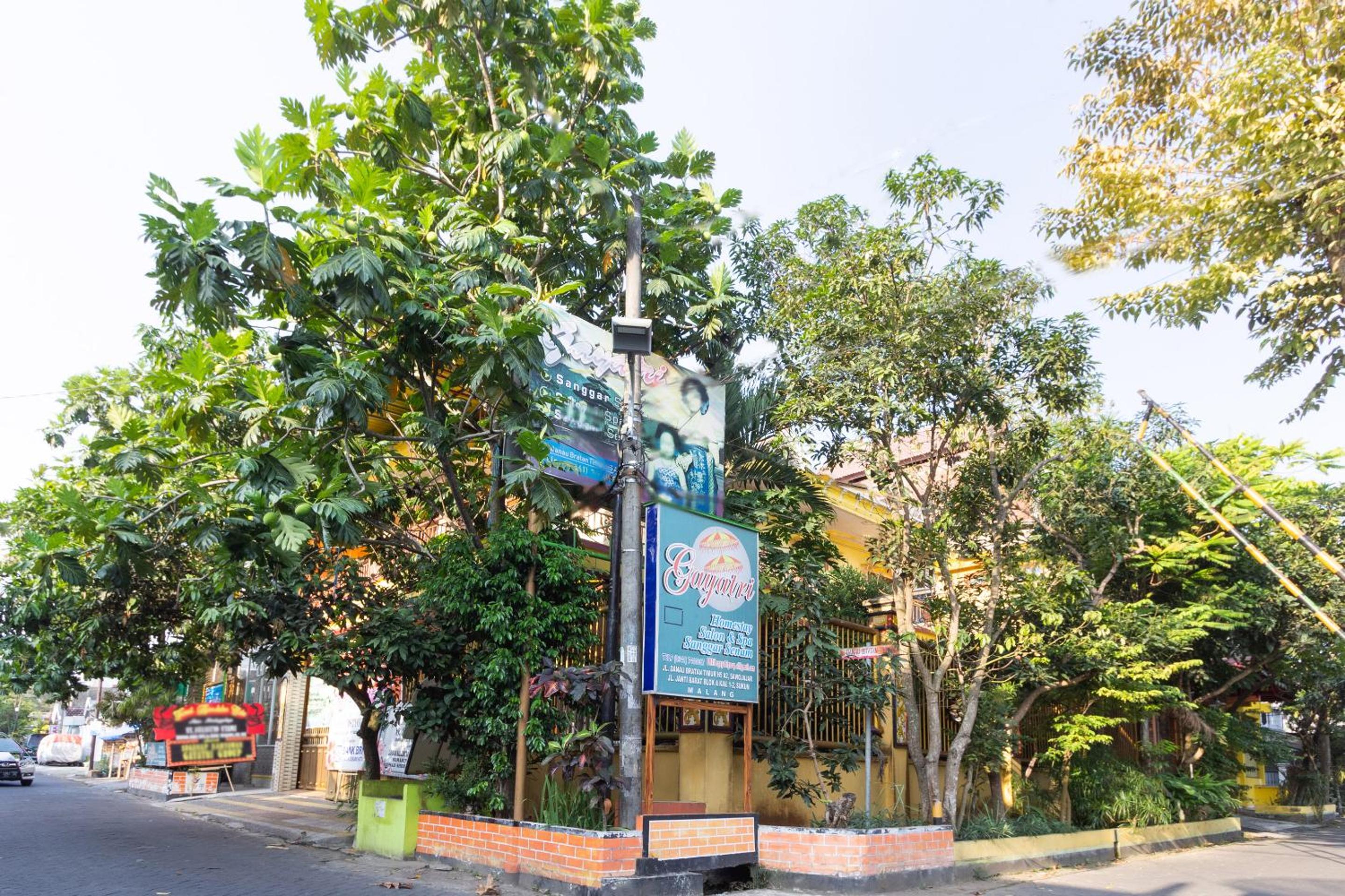 OYO 3727 Homestay Gayatri Sawojajar 47/57
