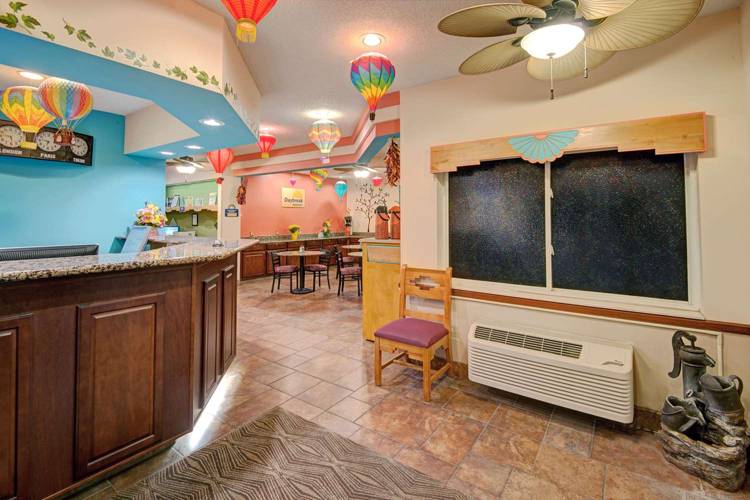 Days Inn & Suites By Wyndham Airport Albuquerque 2/38