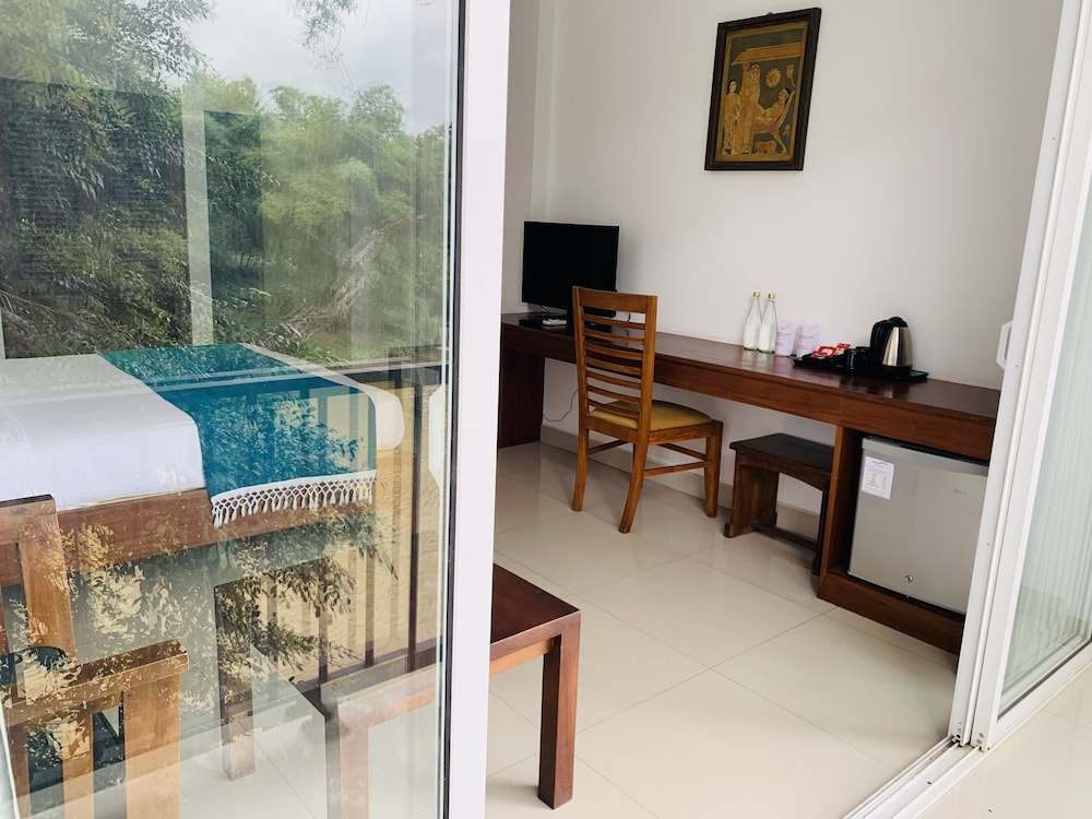 Hotel Gangaaddara 10/21