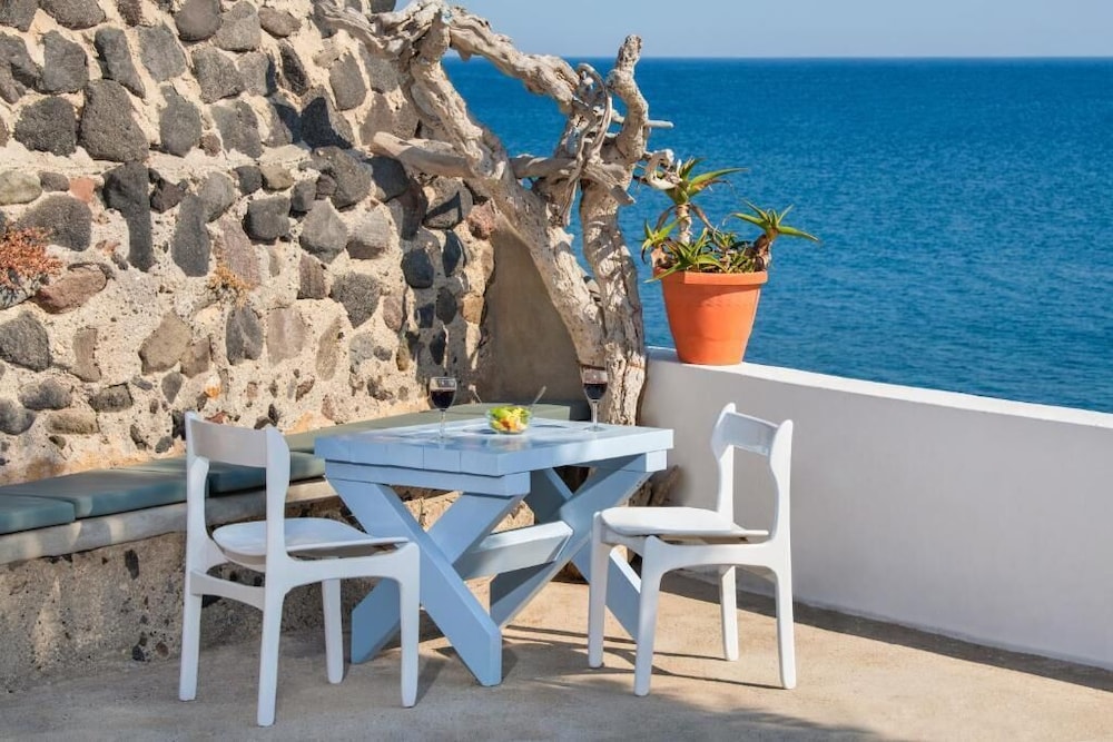 Akrotiri Hotel 22/50