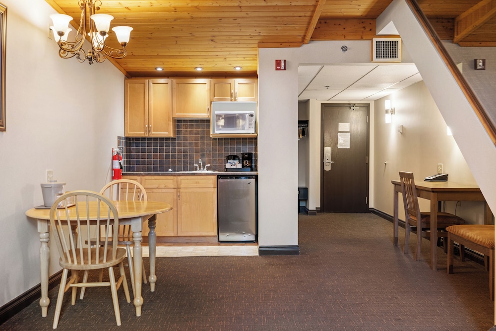 Rundlestone Lodge Hotel 75/88