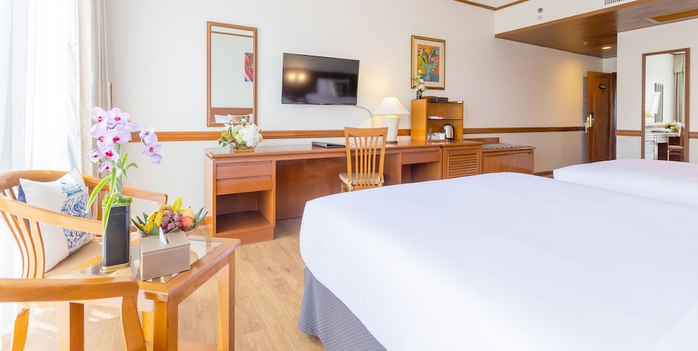 Royal Phuket City Hotel 18/90