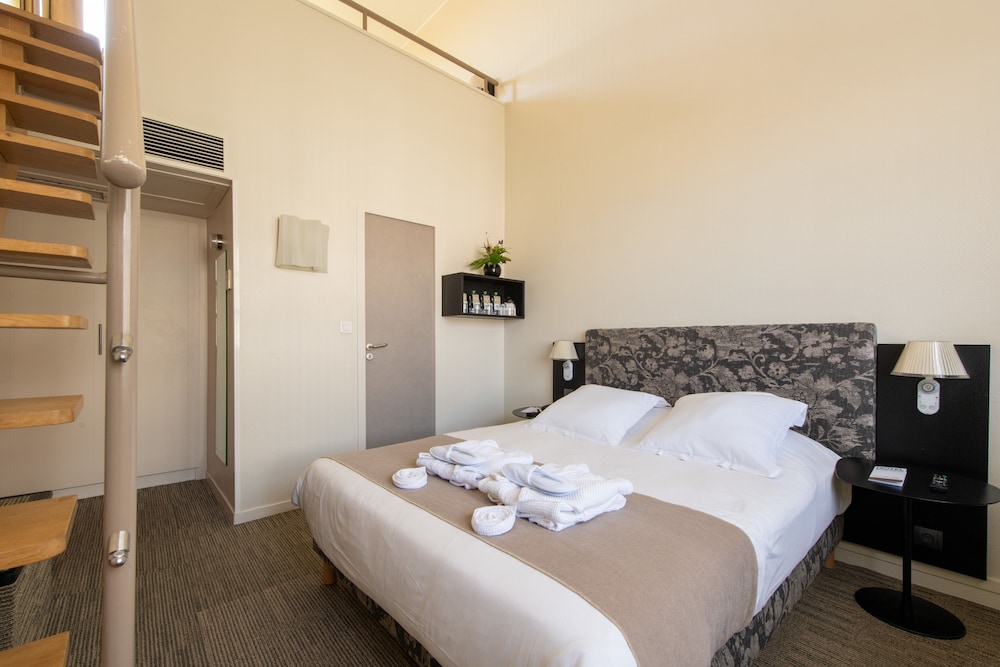 SAINT NICOLAS HOTEL 29/80