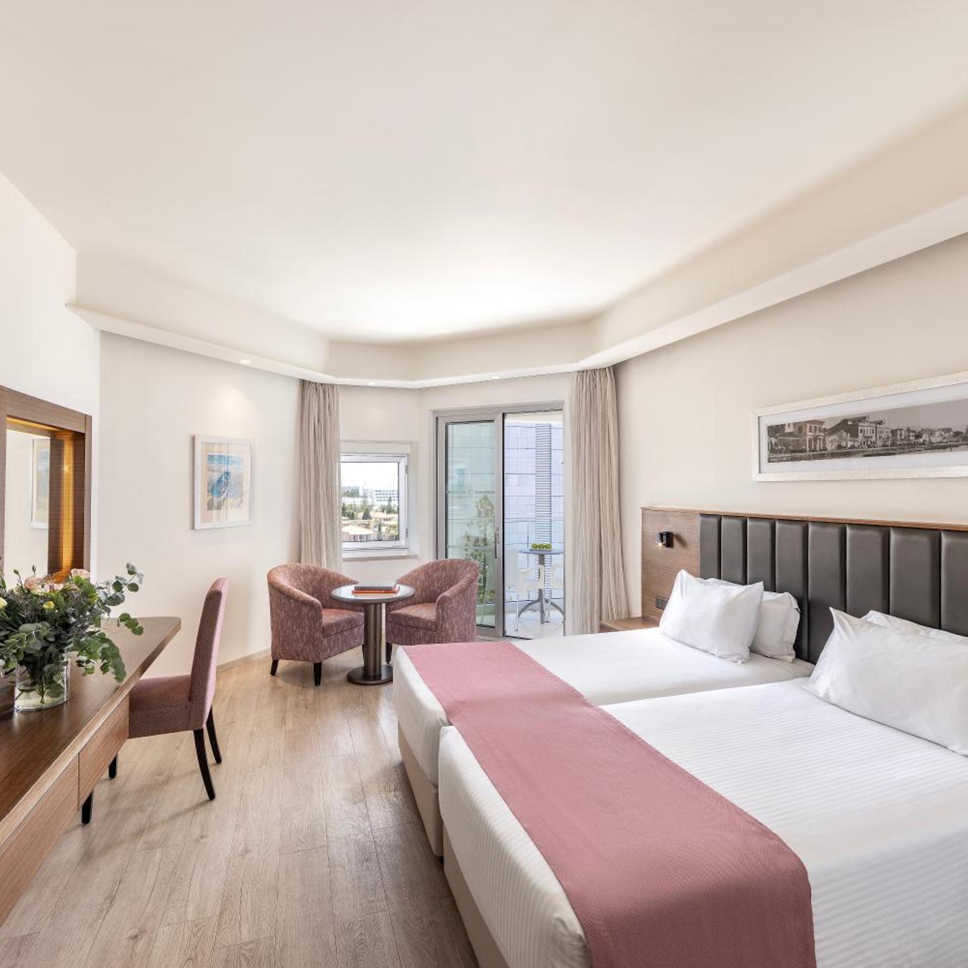 Room, Double or Twin Bed, Inland View