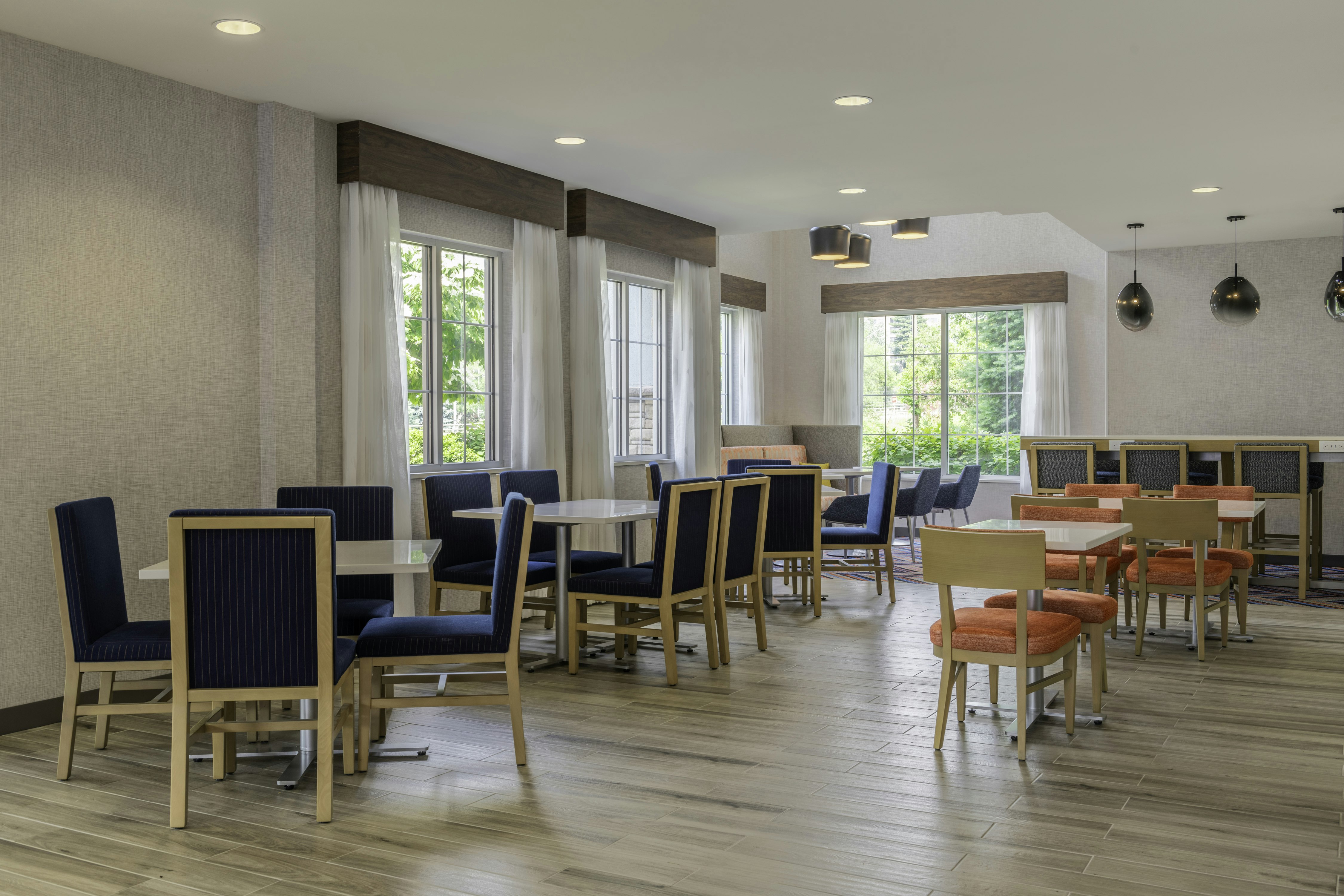 Hampton Inn Manchester Downtown, NH 32/39