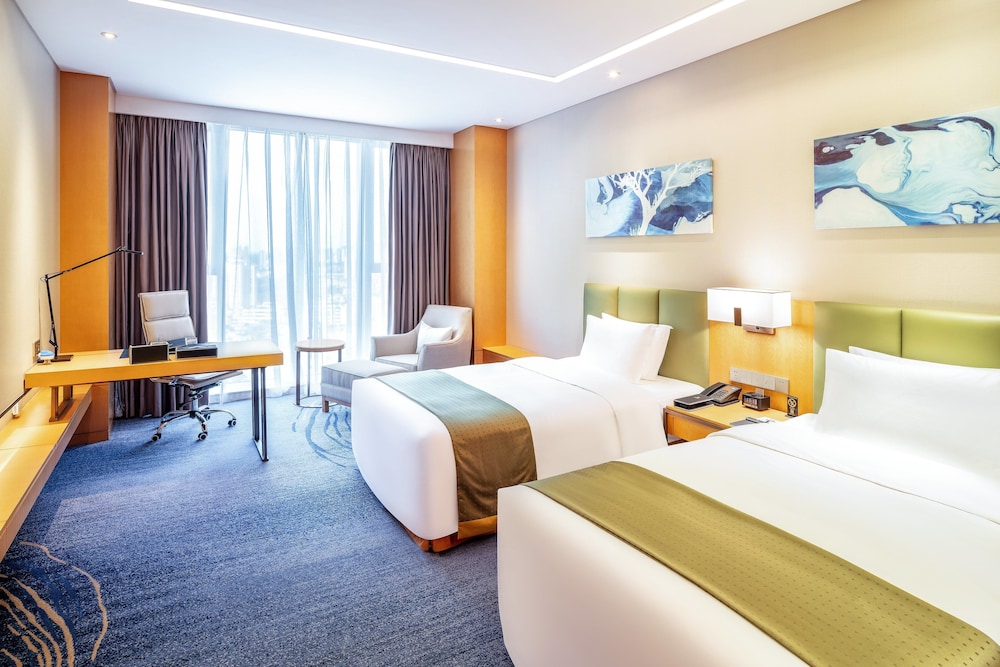 Holiday Inn Neijiang Riverside 18/81