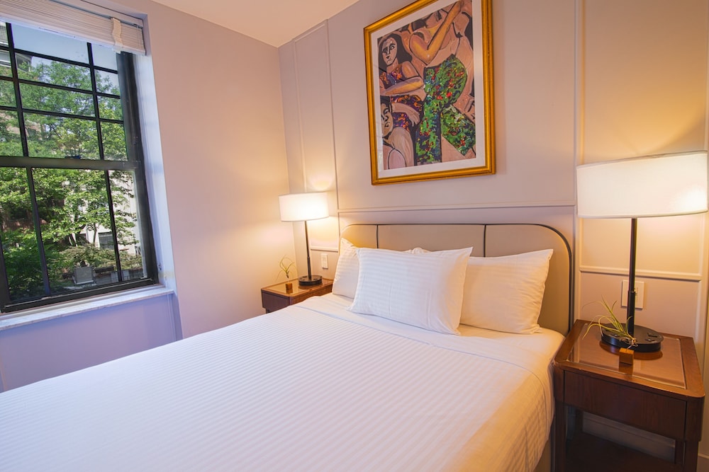 Deluxe, Queen bed