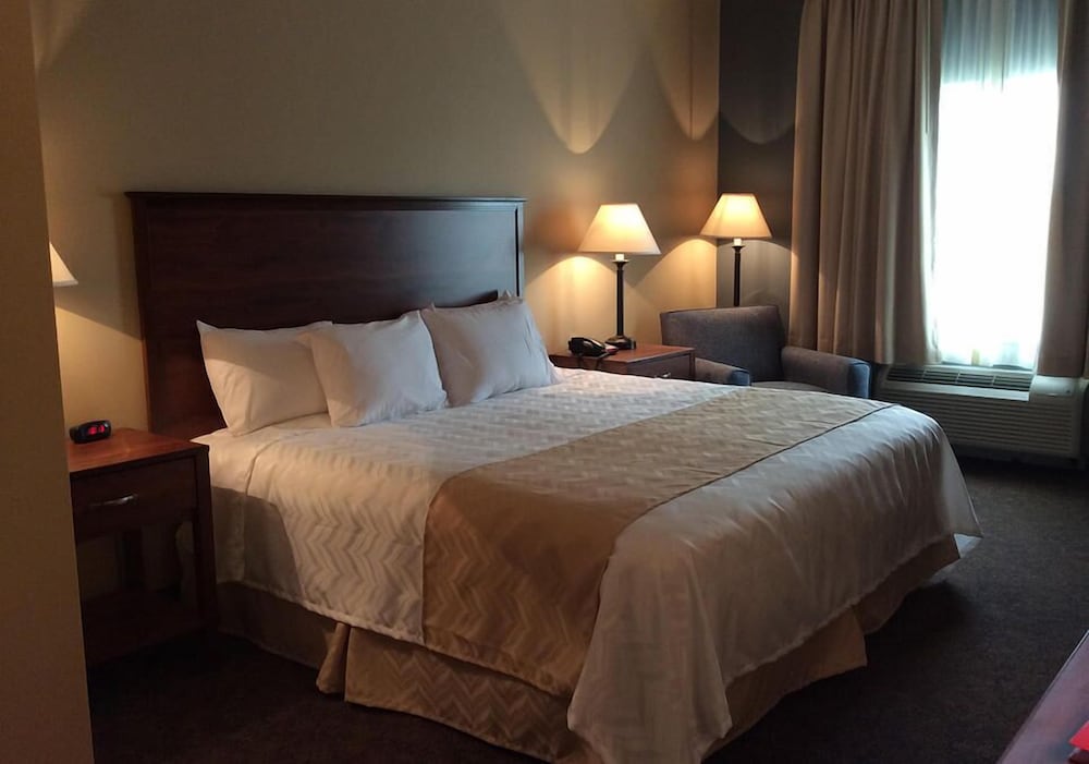 Cardinal Inn Hotel and Event Center 7/22