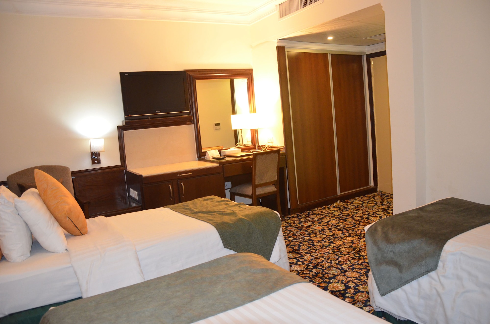 غرفة ثلاثية بثلاثة أسرّة، AMRA PALACE HOTEL 3/7
