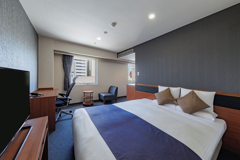 ROOM, QUEEN BED, CORNER, SMOKING