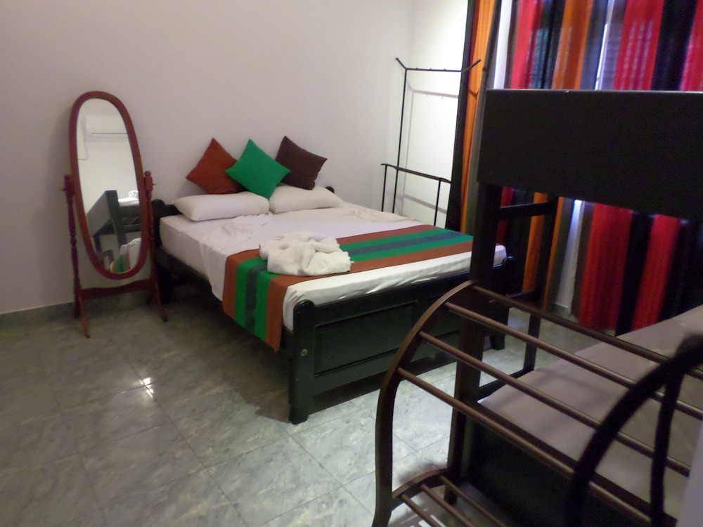 Leos Home Stay photo2