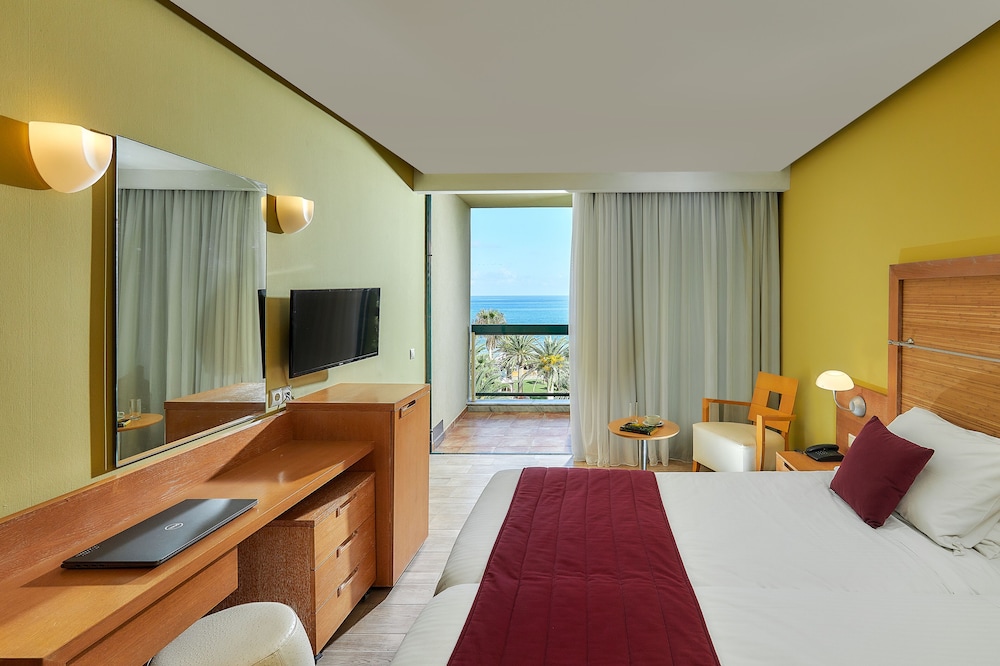 غرفة بسريرين منفصلين بإطلالة على البحر، Sirens Beach Hotel 6/10