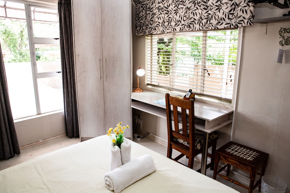 Woodpecker Guesthouse 36/42