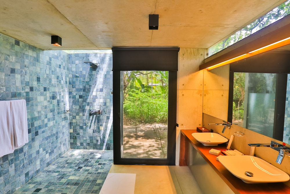 Kalundewa Retreat 34/65