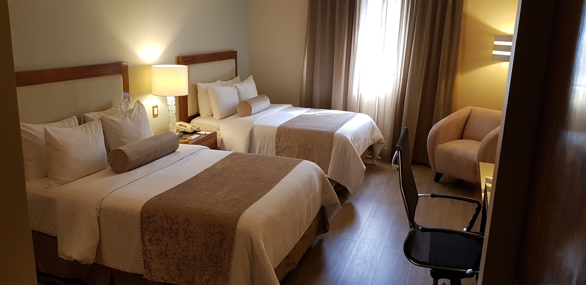 STANDARD, 2 DOUBLE BEDS