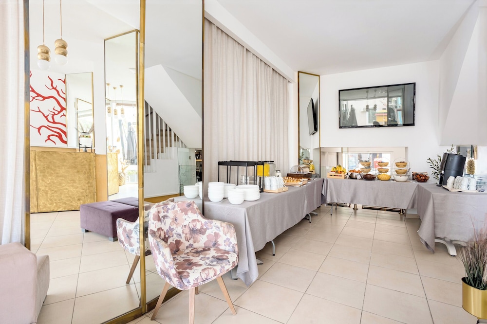 Coral Boutique Hotel 49/59