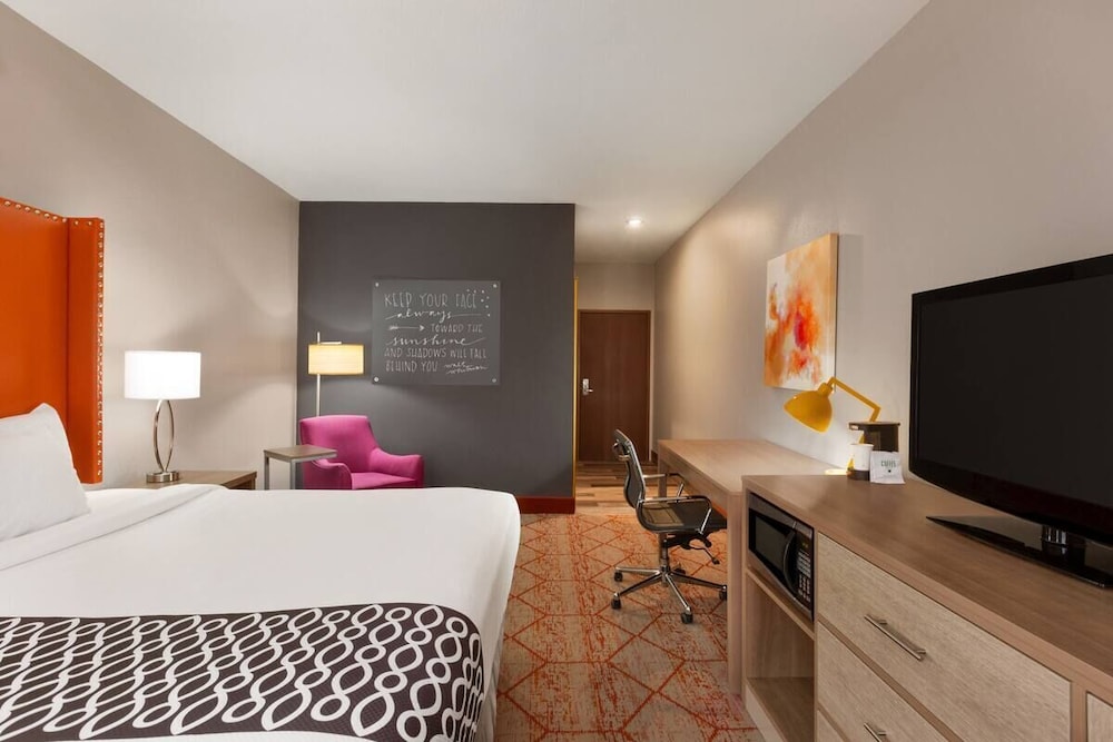 La Quinta Inn And Suites by Wyndham Lackawanna 11/39