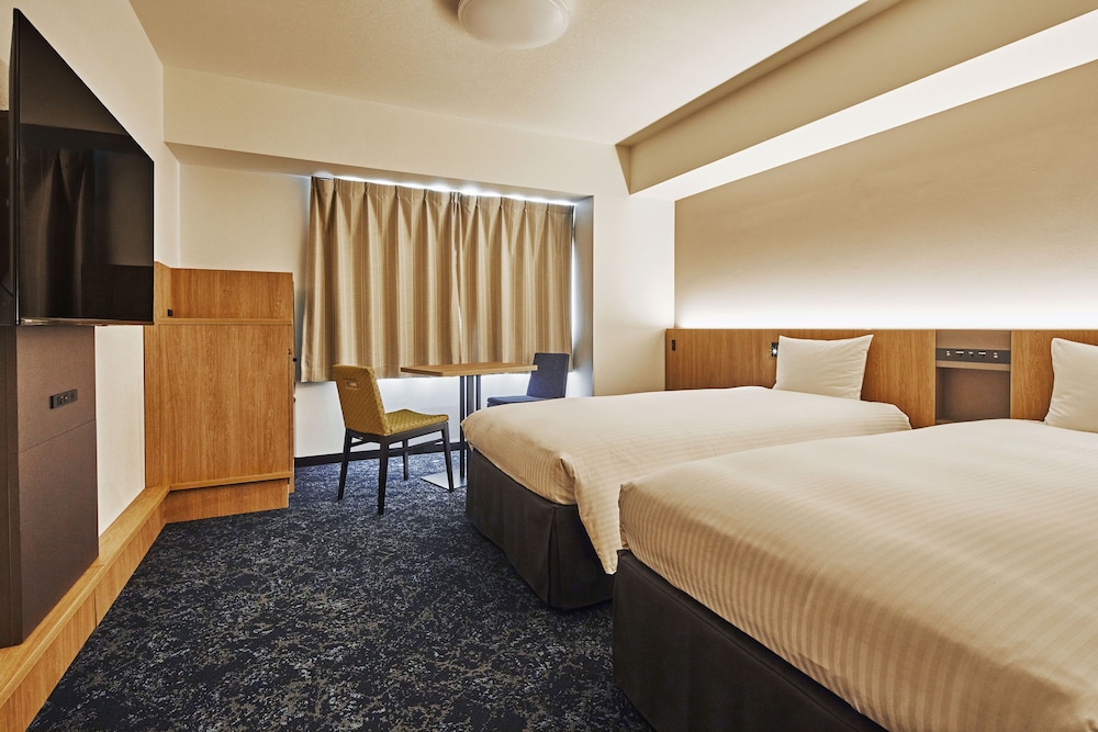 ROOM, TWIN BEDS
