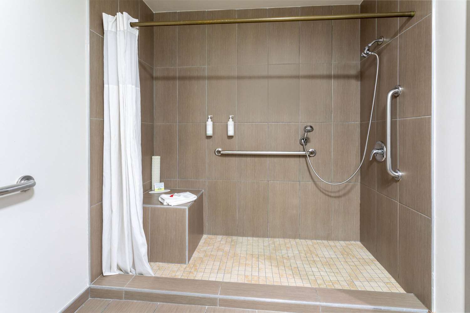 Days Inn by Wyndham Santa Monica 45/45
