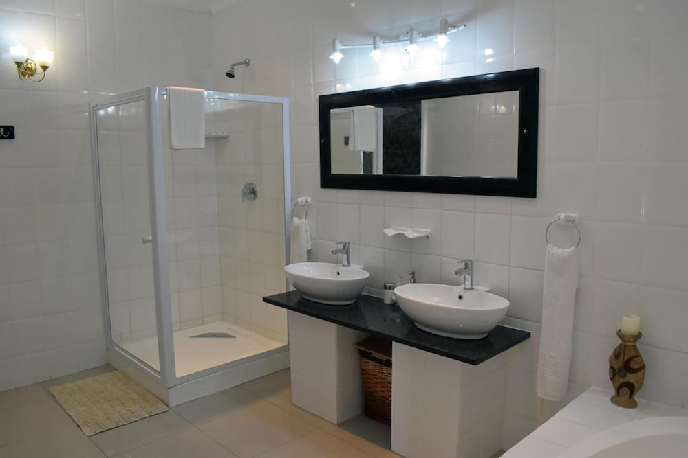 Blue Diamond Lodge 38/40