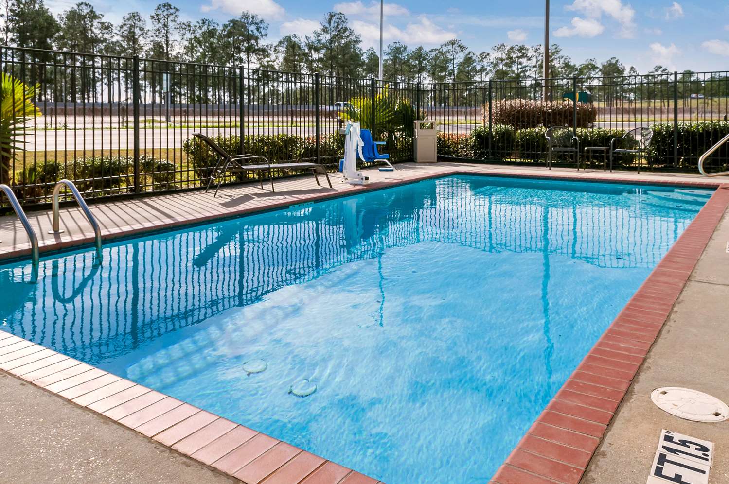 Quality Inn & Suites Slidell LA 35/52