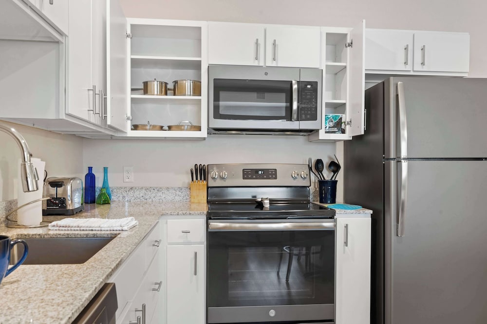 WaterWalk Extended Stay by Wyndham Kansas City - Overland Pk 42/61