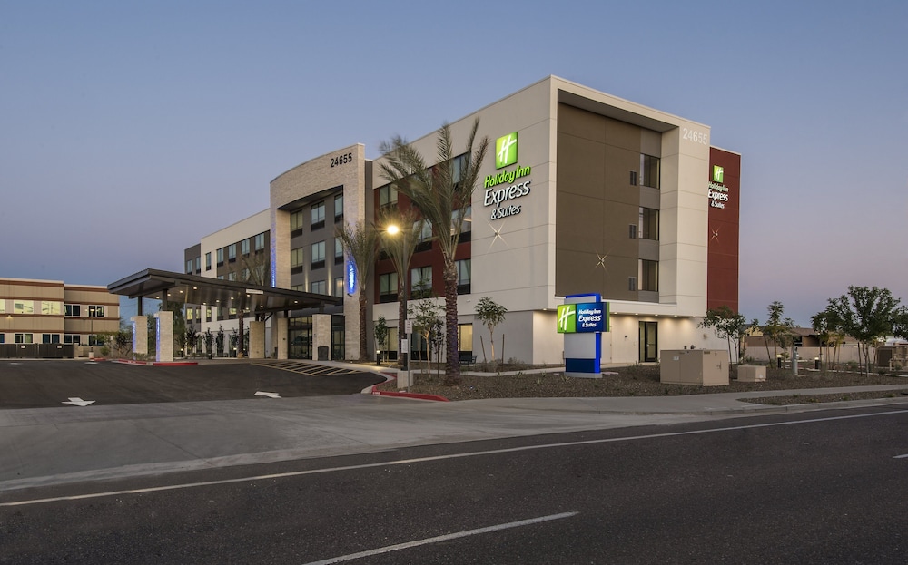 Holiday Inn Express and Suites Phoenix North Happy Valley an IHG Hotel 1/64