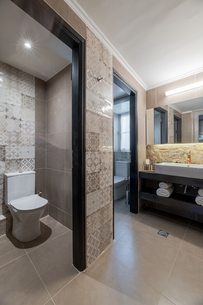 2Mazi Suites 40/47