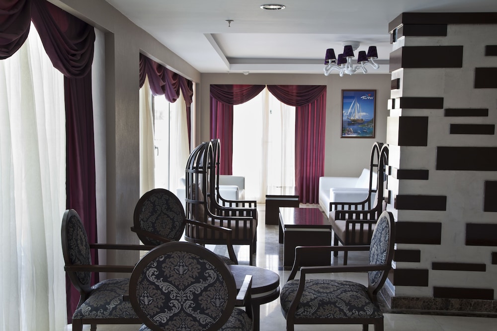 Adella Side Hotel 62/73