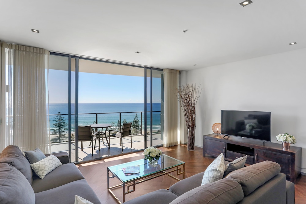 Ambience on Burleigh Beach 31/49