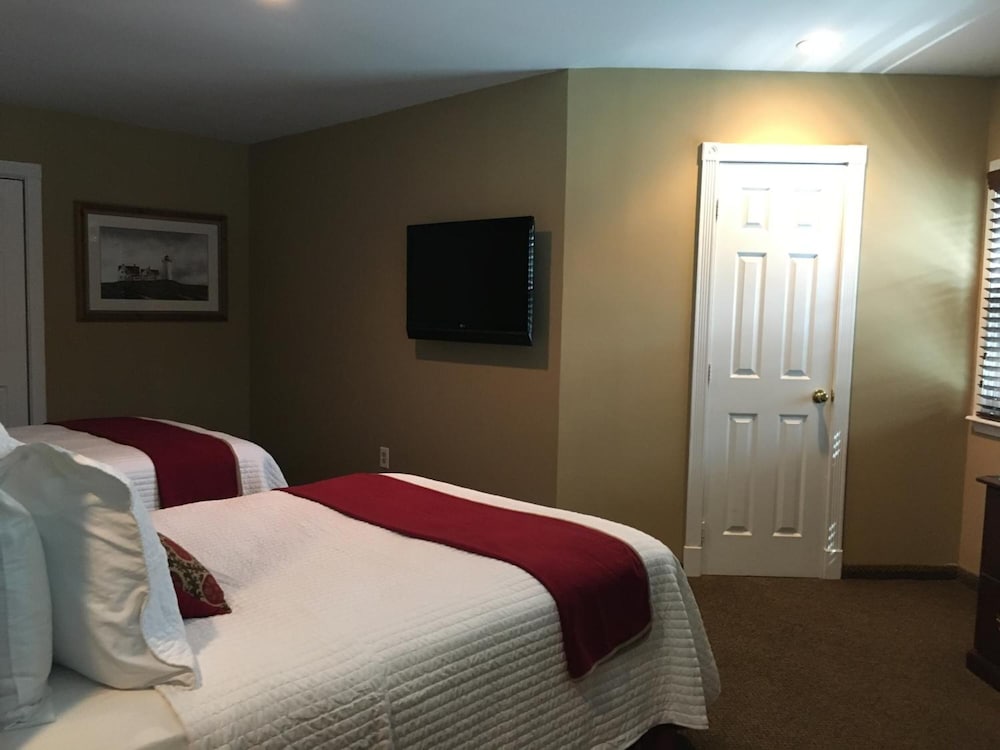 Whitman Motor Lodge 13/53