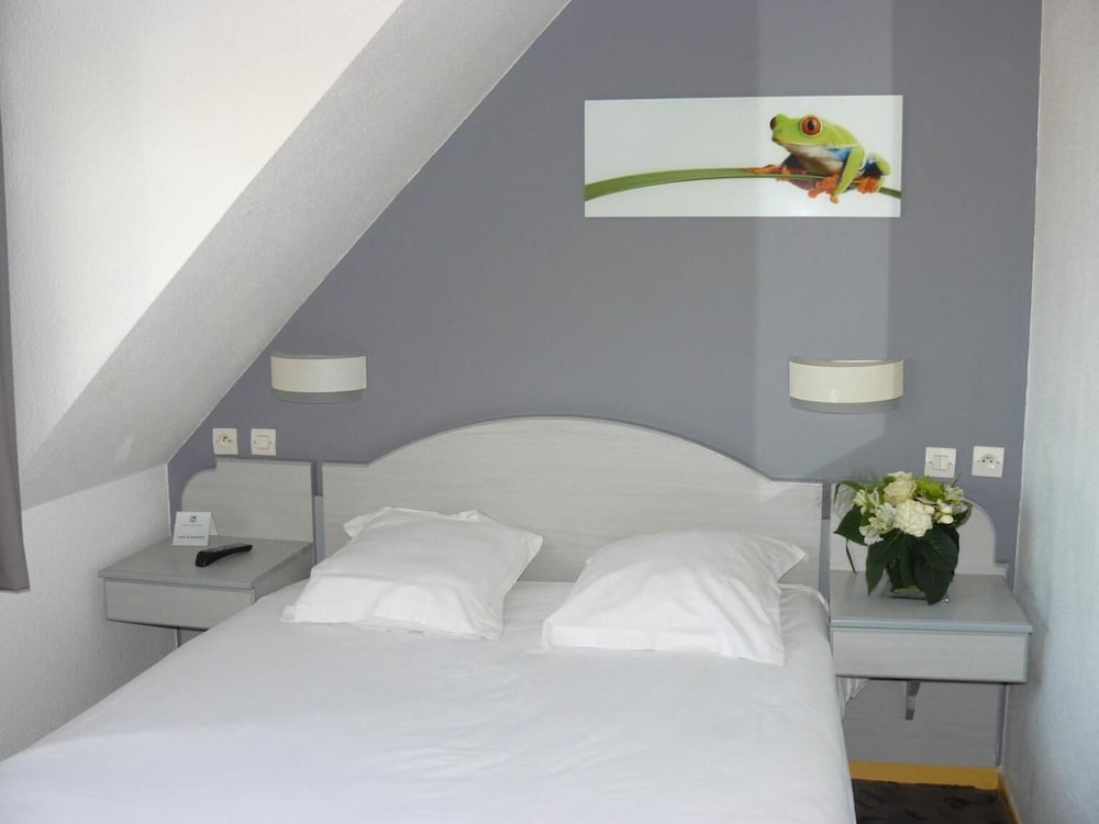 Hotel Red Fox 10/61