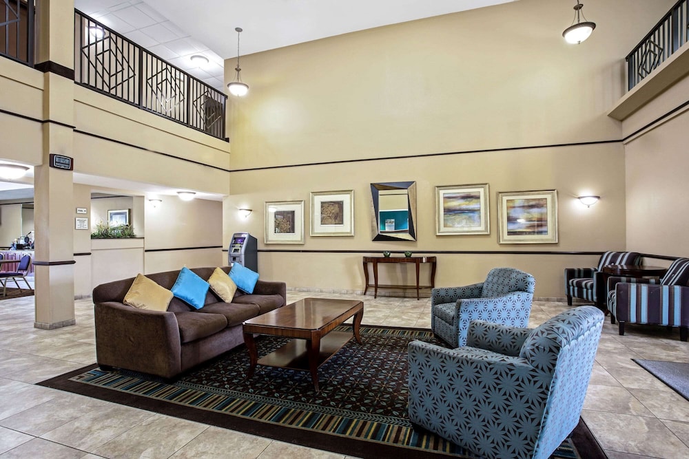 La Quinta Inn & Suites by Wyndham PCB Pier Park area 30/42