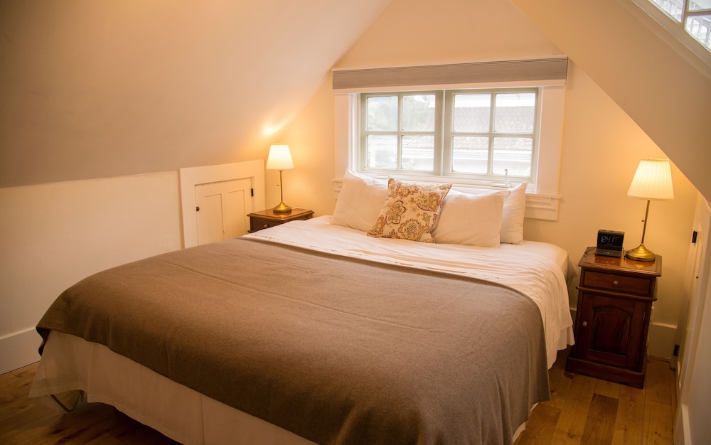 Cedar Gables Inn 14/68
