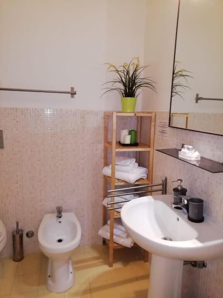 Julius Caesar Home 34/35
