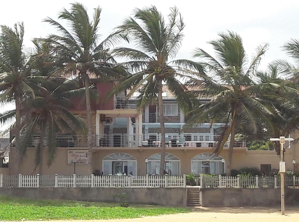 Oasis Beach Resort 6/41
