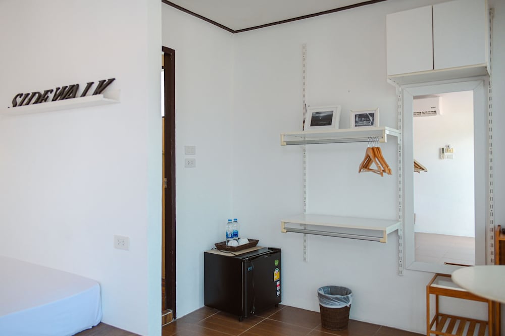 Side Walk Boutique Hotel 48/50