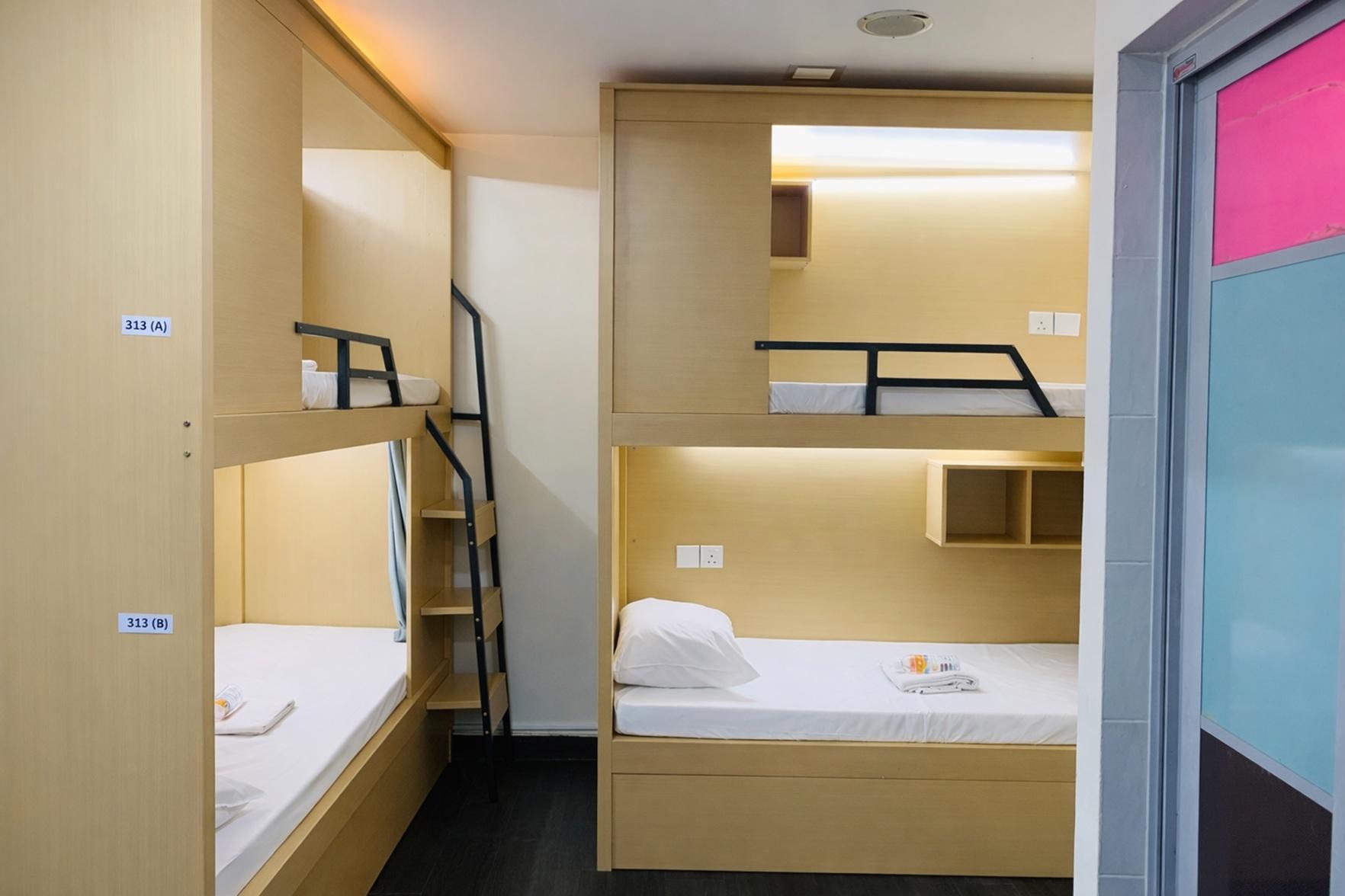 Capsule, Female Only, 4 Beds, No Window